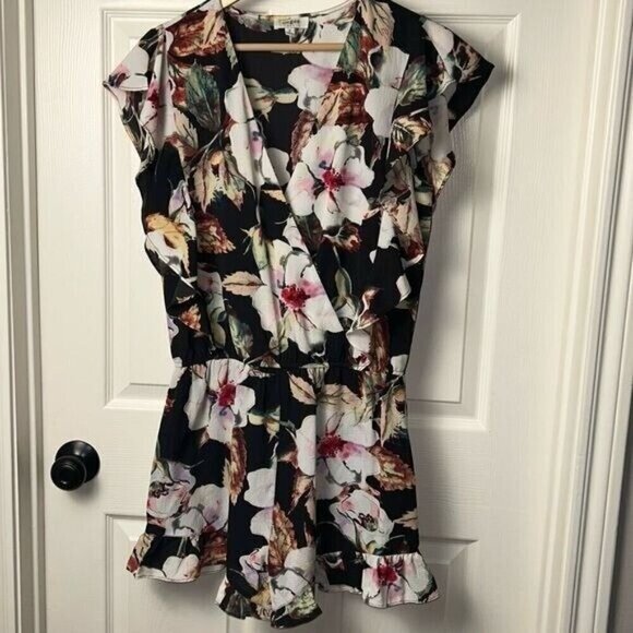 Umgee Black Floral V-Neck Surplice Ruffle short Sleeve Shorts Romper Size Medium - Picture 2 of 9